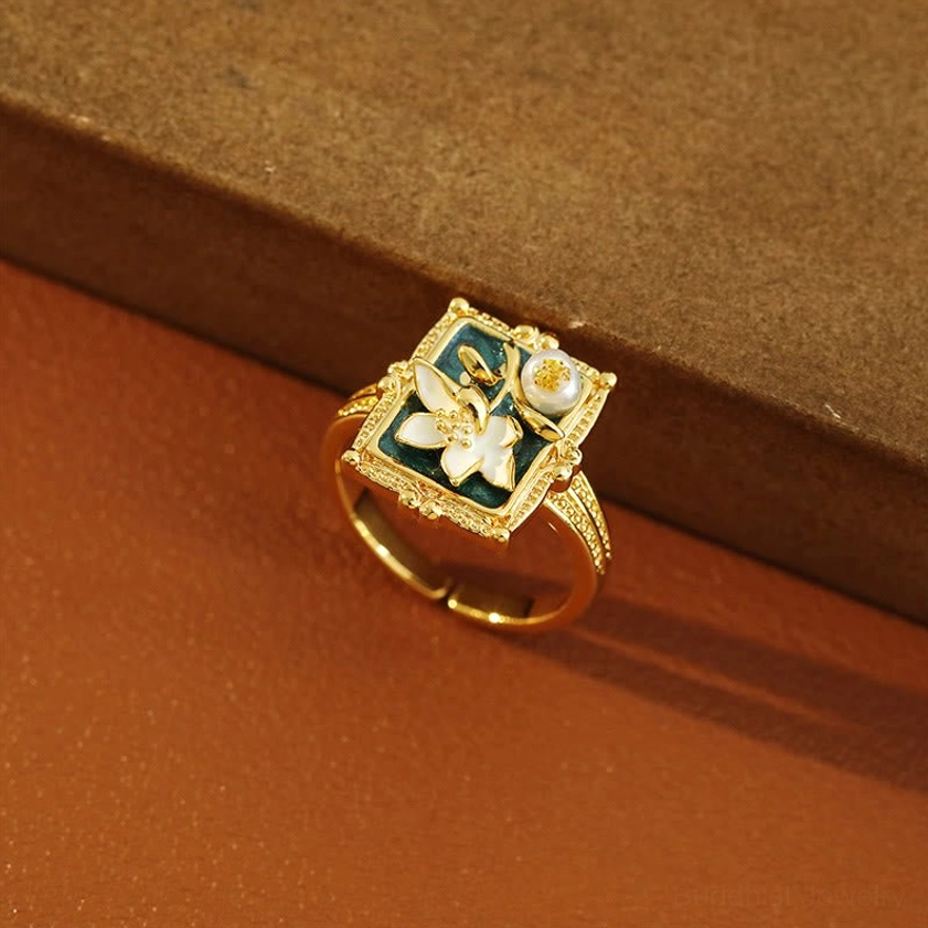 Low angle view of adjustable lotus pearl ring - side view of pearl decoration and open copper band on leather