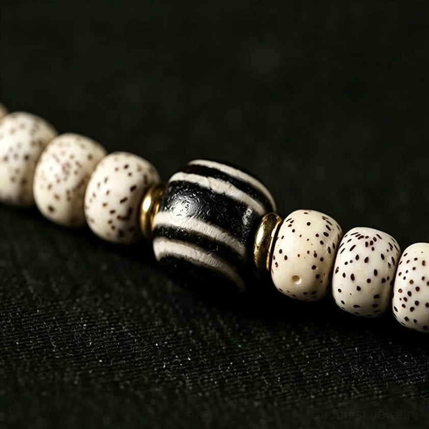 Natural agate spacer beads combined with Star Moon Bodhi Seeds in Buddhist prayer bracelet composition