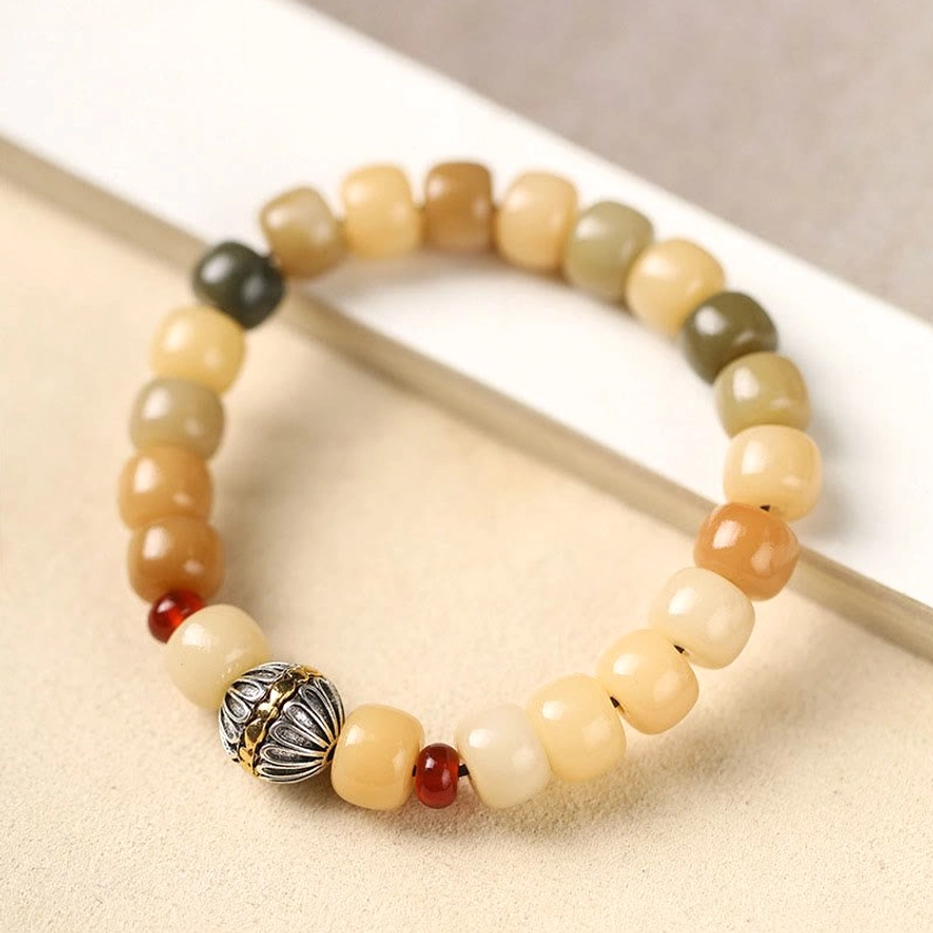 Bodhi seed bracelet sizing guide showing wrist fit measurement, elastic band bracelet on wrist displaying 14-16cm circumference for unisex wear