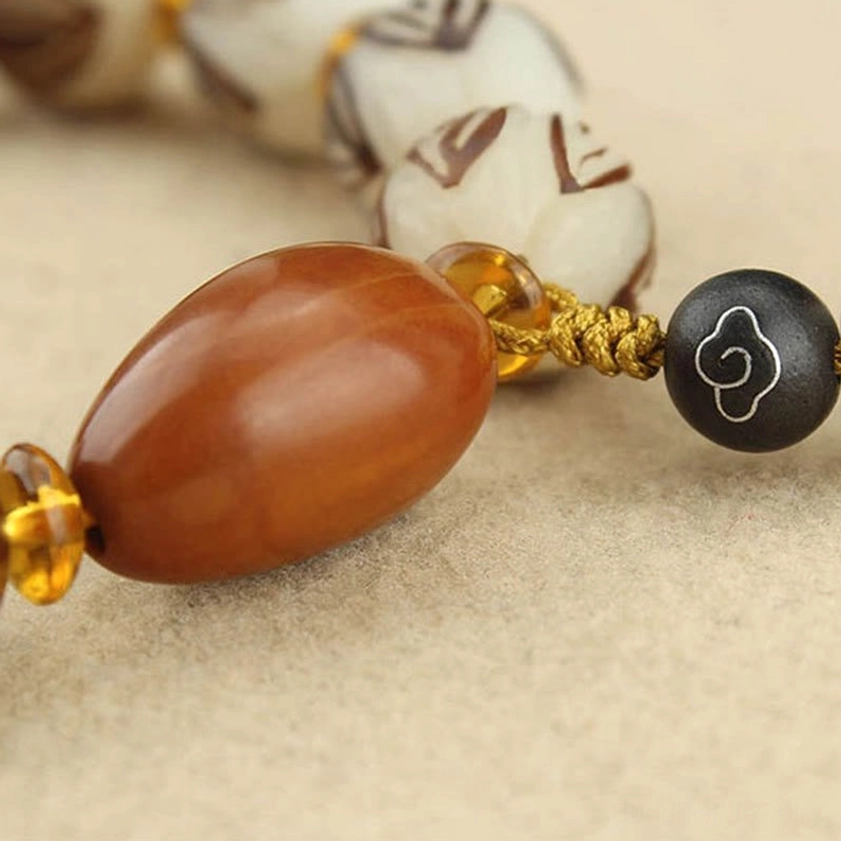 Complete view of bodhi seed lotus meditation bracelet with all beads and charm details for Buddhist practice