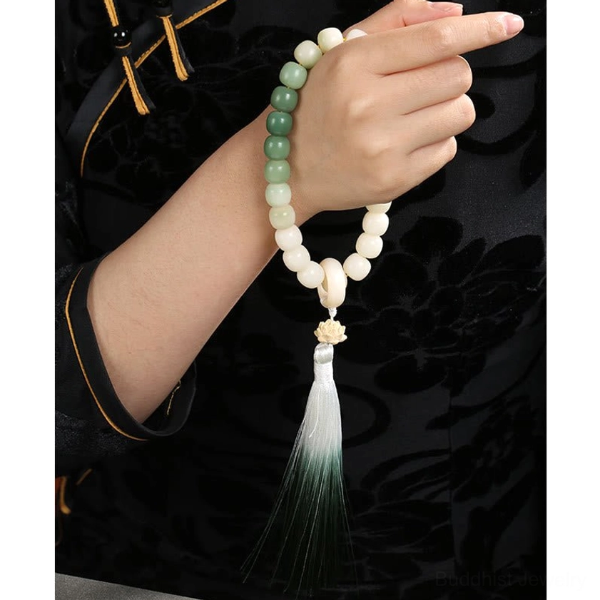 Bodhi seed Buddhist wrist mala with premium materials including green aventurine and agate - handmade prayer bracelet for enlightenment and protection