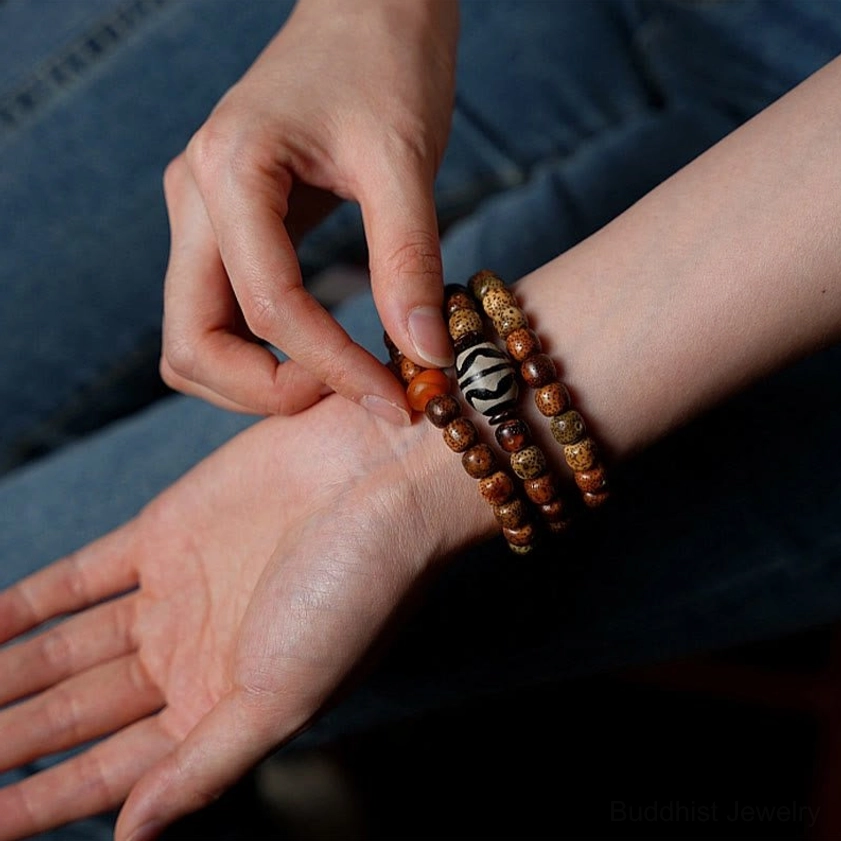 Bodhi seed mala bracelet with natural agate dzi beads handmade for meditation mindfulness and spiritual growth
