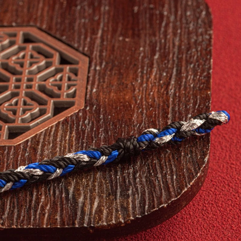 Buddhist string bracelet with King Kong knot for abundance, good luck and inner peace