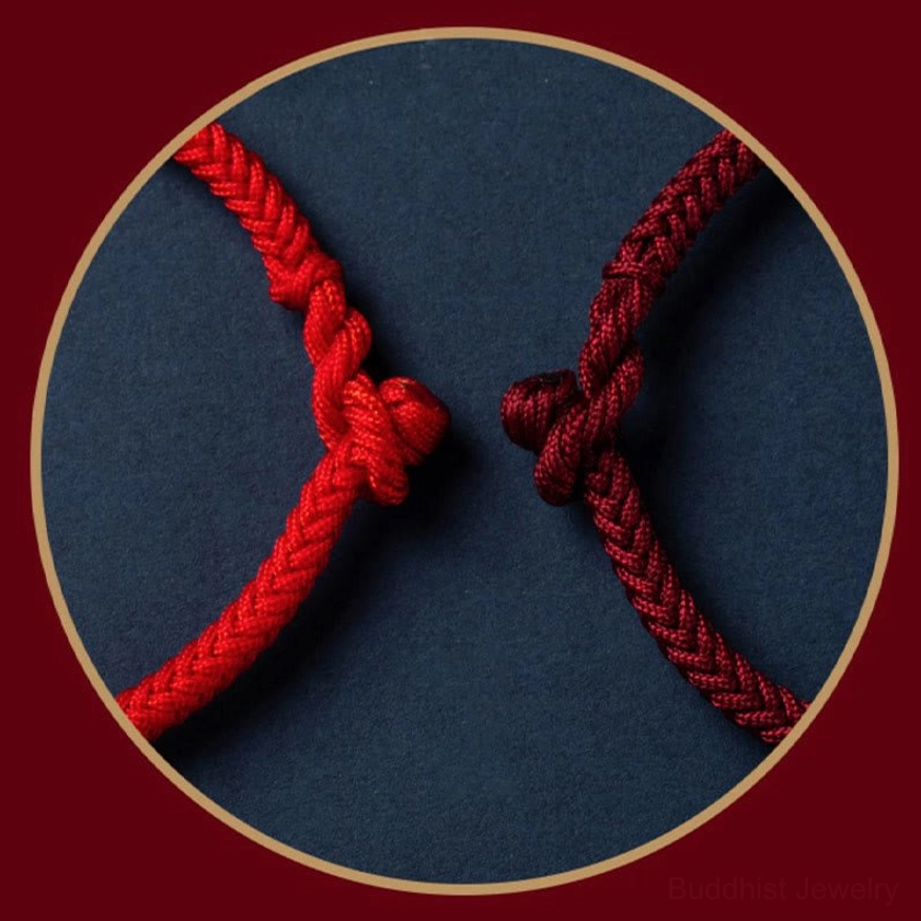 Detailed comparison view of two adjustable King Kong knot closure styles for Buddhist braided bracelets in red and deep red rope