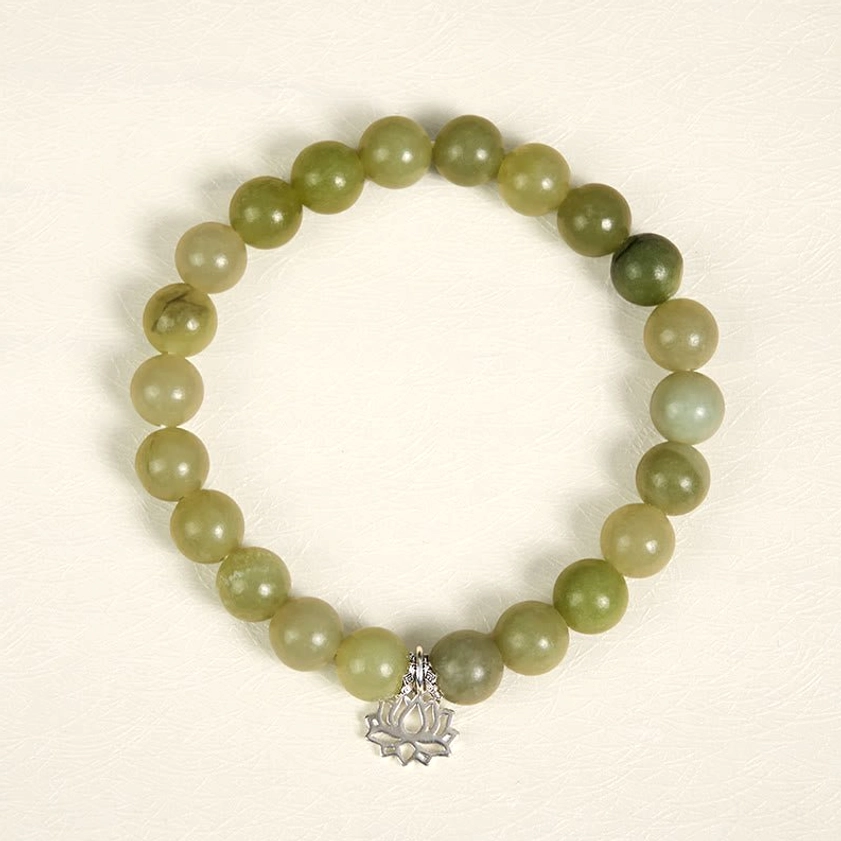 Complete overhead view of ombre cyan jade beads bracelet with silver lotus pendant in full circle display
