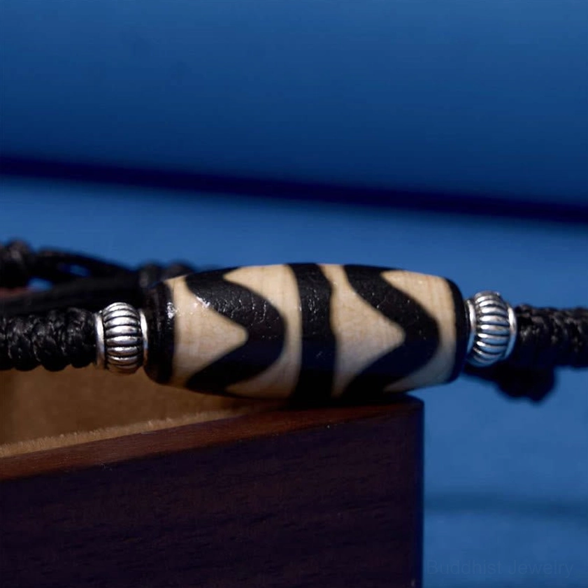 Classic dzi bead bracelet full circle layout showing symmetrical design with metal spacers