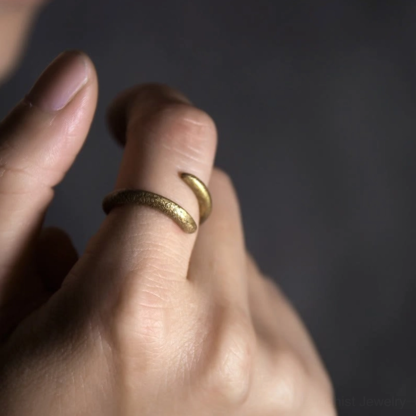 Spiral copper ring on hand, multiple rings worn together, daily wear Buddhist jewelry