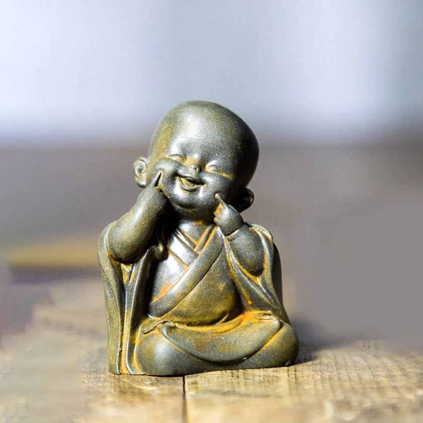 Cute Smiling Monk Statue - Iron Powder Resin Handcrafted Meditation Figurine for Spiritual Decoration
