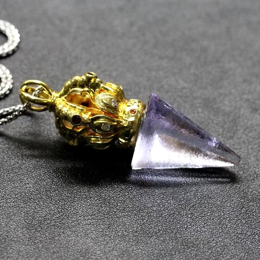 Dorje Vajra liuli crystal pendant - Buddhist symbol of enlightenment and spiritual power
