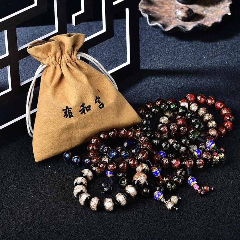Dragon vein agate bracelets with storage bag and display arrangement