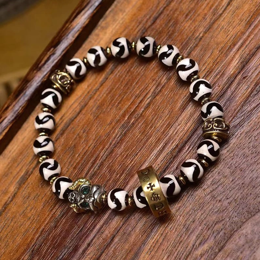 Top-Down Circular View of Om Mani Padme Hum Buddhist Dzi Bead Bracelet Showing Inscribed Copper Ring and Bead Arrangement