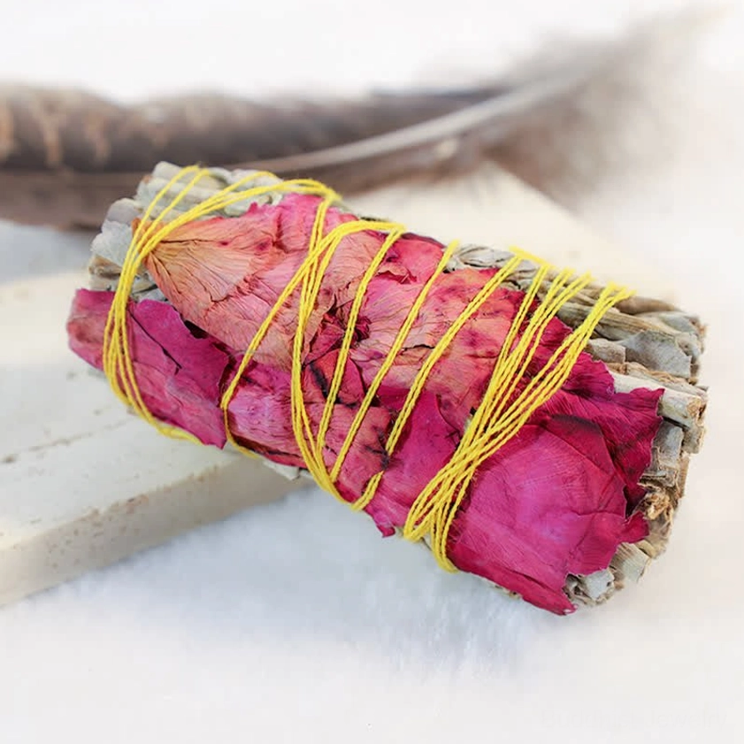 Floral smudge stick cleansing set featuring daisy and rose botanicals with complete ritual accessories