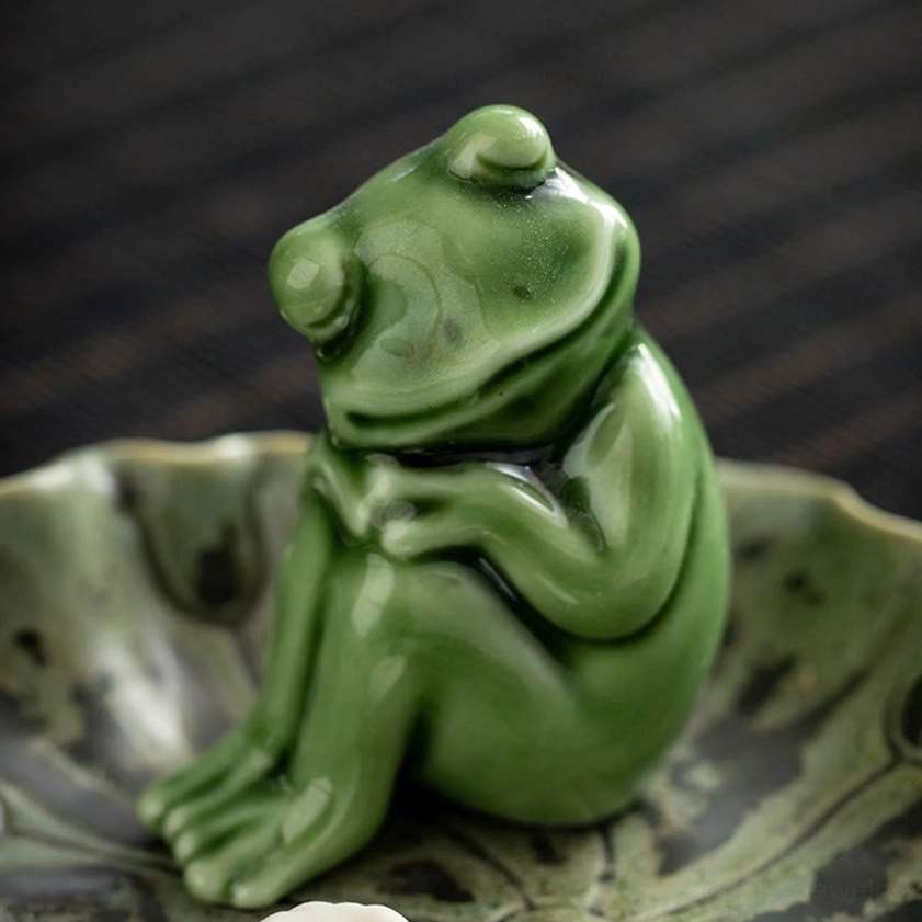 Frog ceramic incense burner for living room, bedroom, office, yoga studio ambiance creation