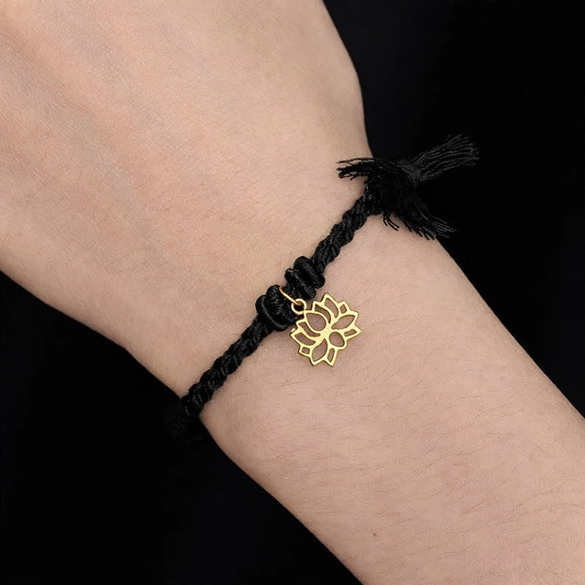 Fu character bracelet showing size scale and adjustable fit suitable for 5.5 to 6.7 inch wrist circumference