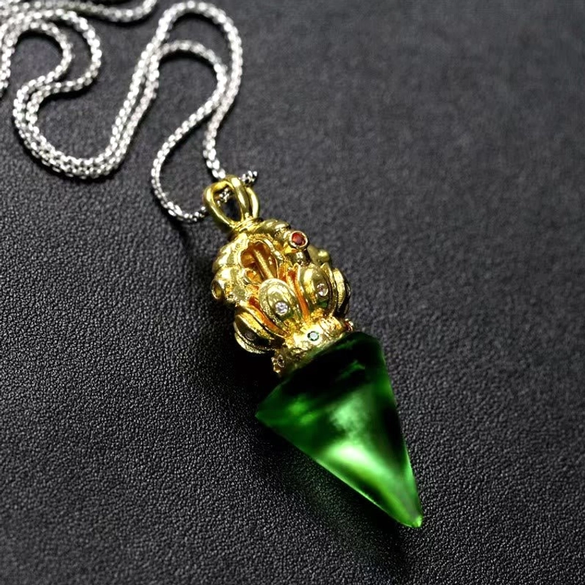 Green Dorje Vajra liuli crystal pendant close-up - showing intricate vajra cap design and crystal brilliance