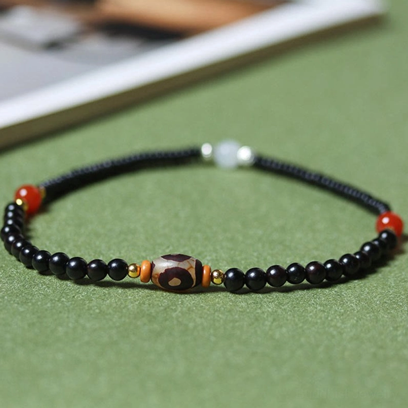 Green sandalwood oxidative color transformation guide showing natural wood aging process from yellow to green in Buddhist bracelet beads