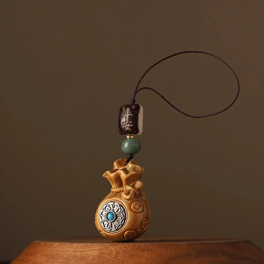Green sandalwood money bag Buddhist charm phone hanging decoration with braided cord and complete bead set