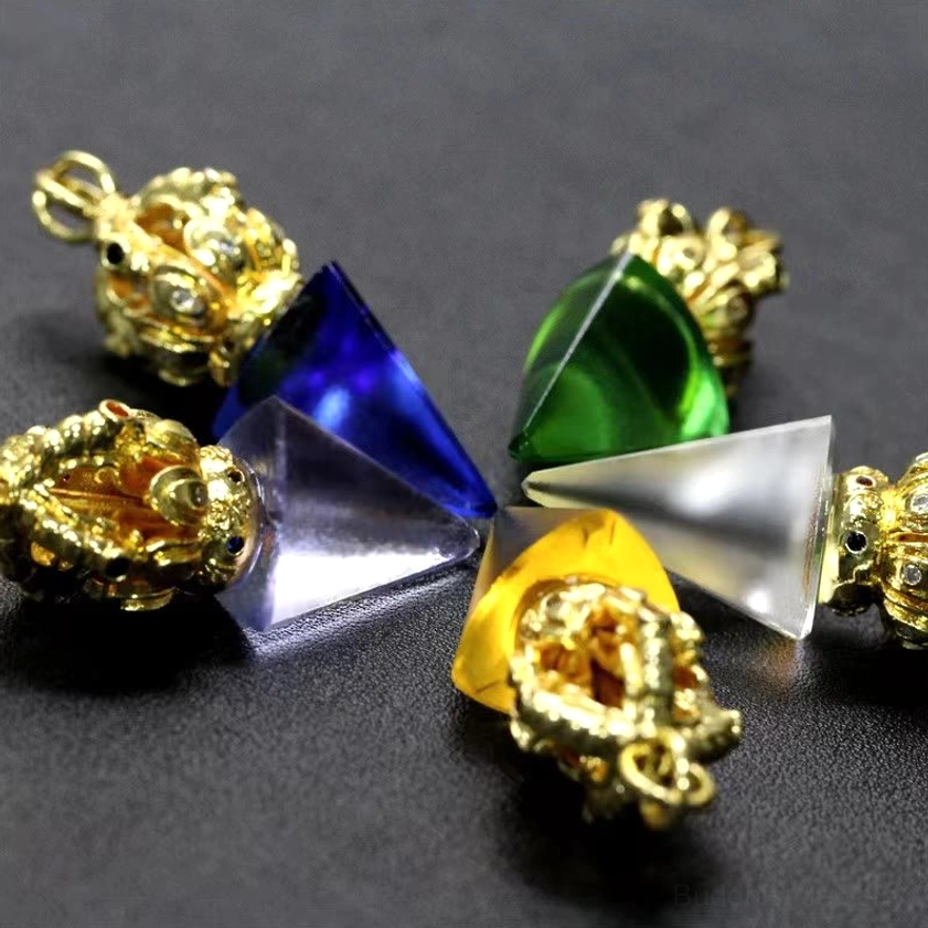 Liuli crystal Dorje Vajra pendant - Buddhist symbol necklace showing intricate cap and crystal detail