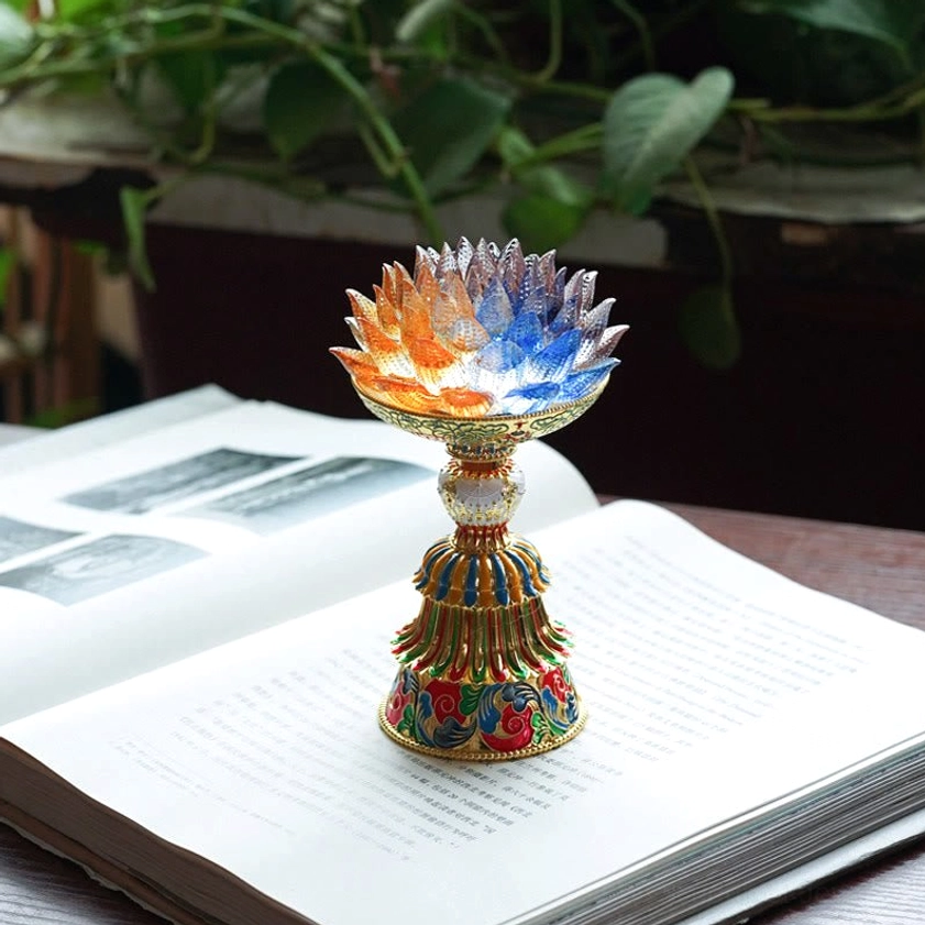 Liuli lotus lamp seven color modes and rainbow gradient lighting for meditation