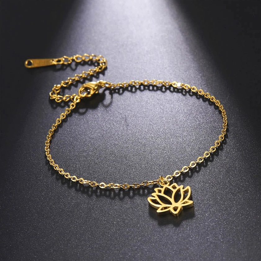 Lotus bracelet packaging and presentation for Buddhist jewelry gift