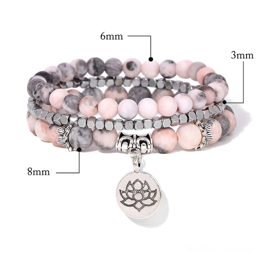 Beaded bracelet with size reference markers for wrist circumference and bead diameter