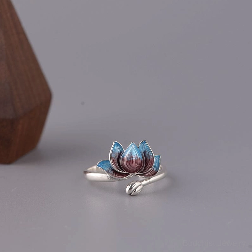 925 sterling silver lotus ring front view on wooden background with adjustable design