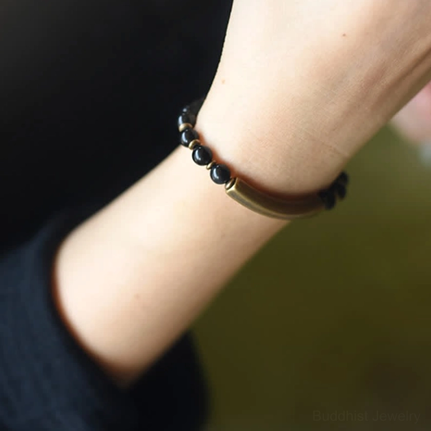 Crystal healing bracelet for meditation and mindfulness - Red Jasper Moss Agate Black Obsidian trio