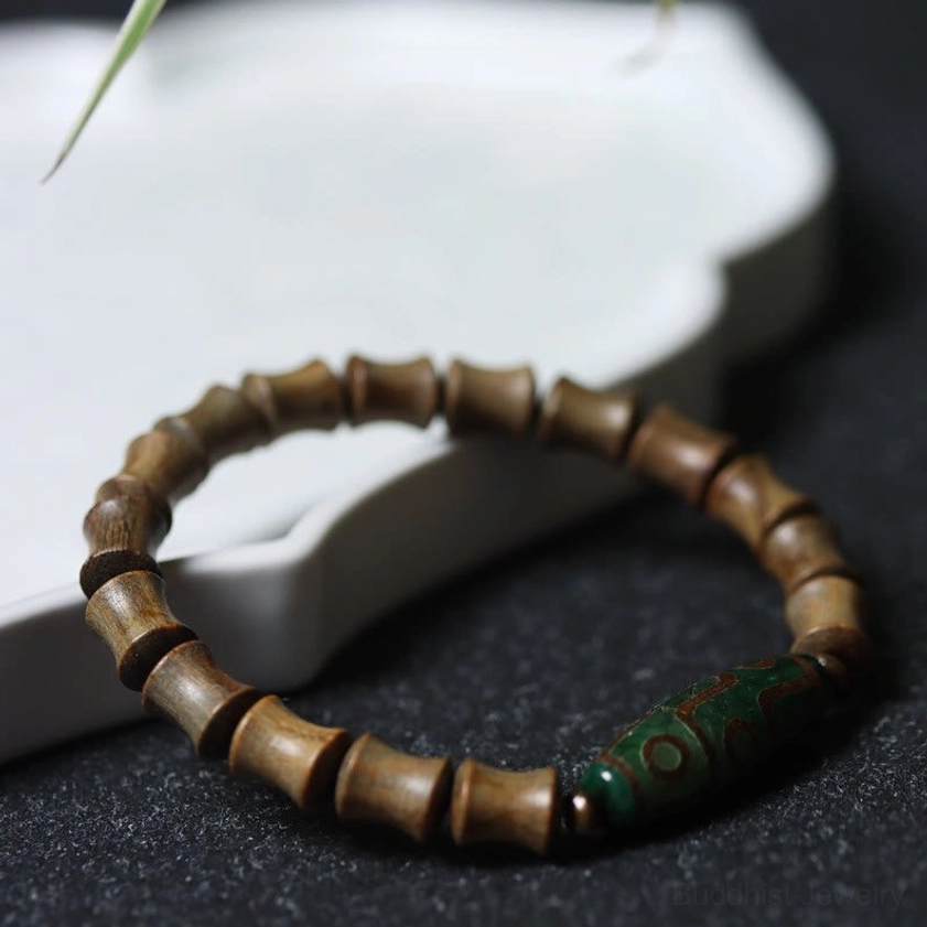 Nine-eye dzi centerpiece bead close-up for Buddhist protection bracelet