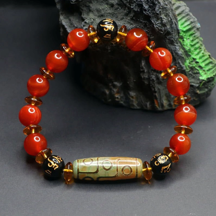 Nine-eye dzi bead red agate bracelet for Buddhist meditation and spiritual practice