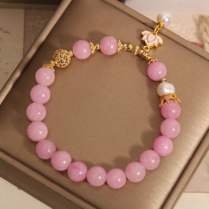 Pink Quartzite Lotus Pearl Bracelet - Side view showing adjustable elastic string with extended clasp and pearl accent detail