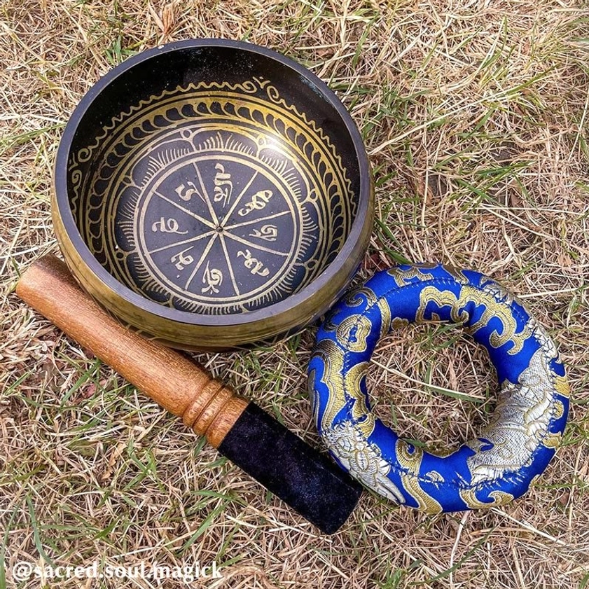Premium handcrafted Buddhist singing bowl with traditional copper construction and authentic craftsmanship details
