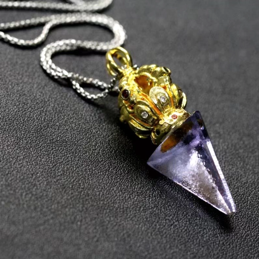 Purple Dorje Vajra liuli crystal pendant - Buddhist necklace for spiritual protection and inner strength
