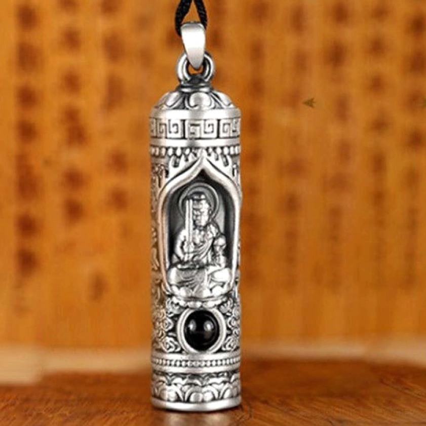 Rooster zodiac guardian Buddha projection pendant with embossed Buddhist motif for confidence and truth