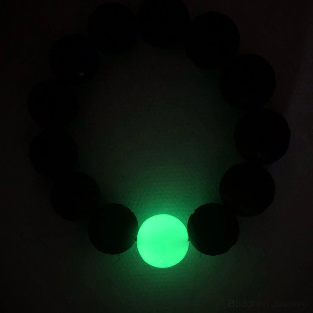 Rosewood Pixiu bracelet flatlay displaying full length elastic cord design and bead arrangement