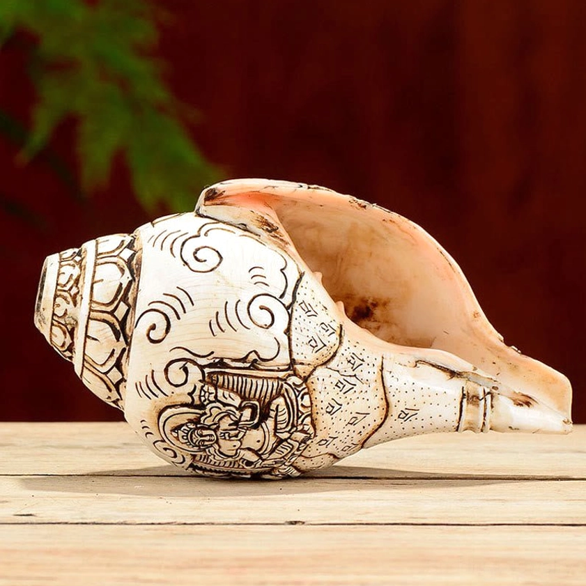 Shadbhuja Mahakala Six-Armed Deity Engraved Buddhist Conch Shell Sculpture