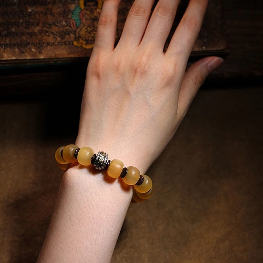 Natural sheep horn Om Mani Padme Hum Buddhist bracelet for spiritual protection and good fortune, complete product showcase