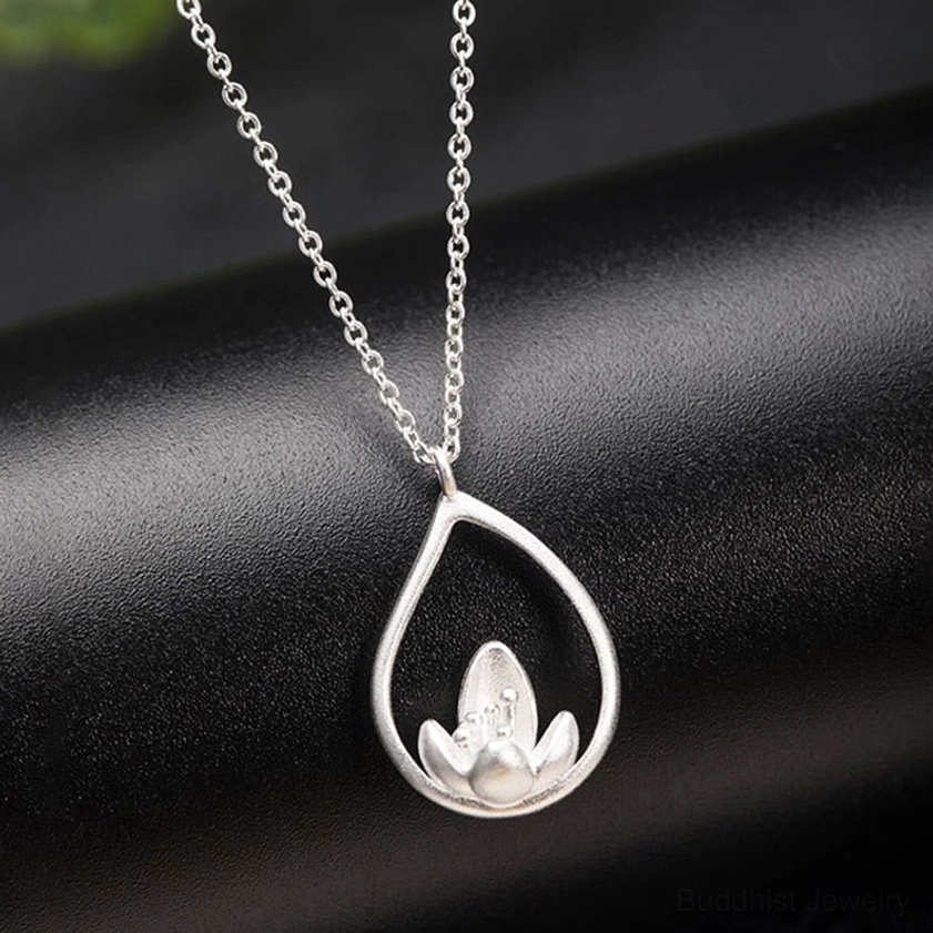 Full front view of 925 sterling silver lotus flower pendant on black leather background, showcasing polished cable chain and complete pendant design