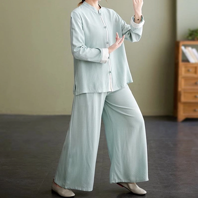 Tai chi meditation set pocket detail, functional front pockets on pants
