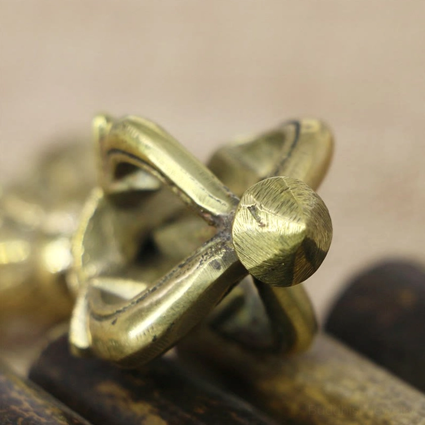 Vajra dorje crossbar and central joint detail showing crossed prongs and spherical connection point