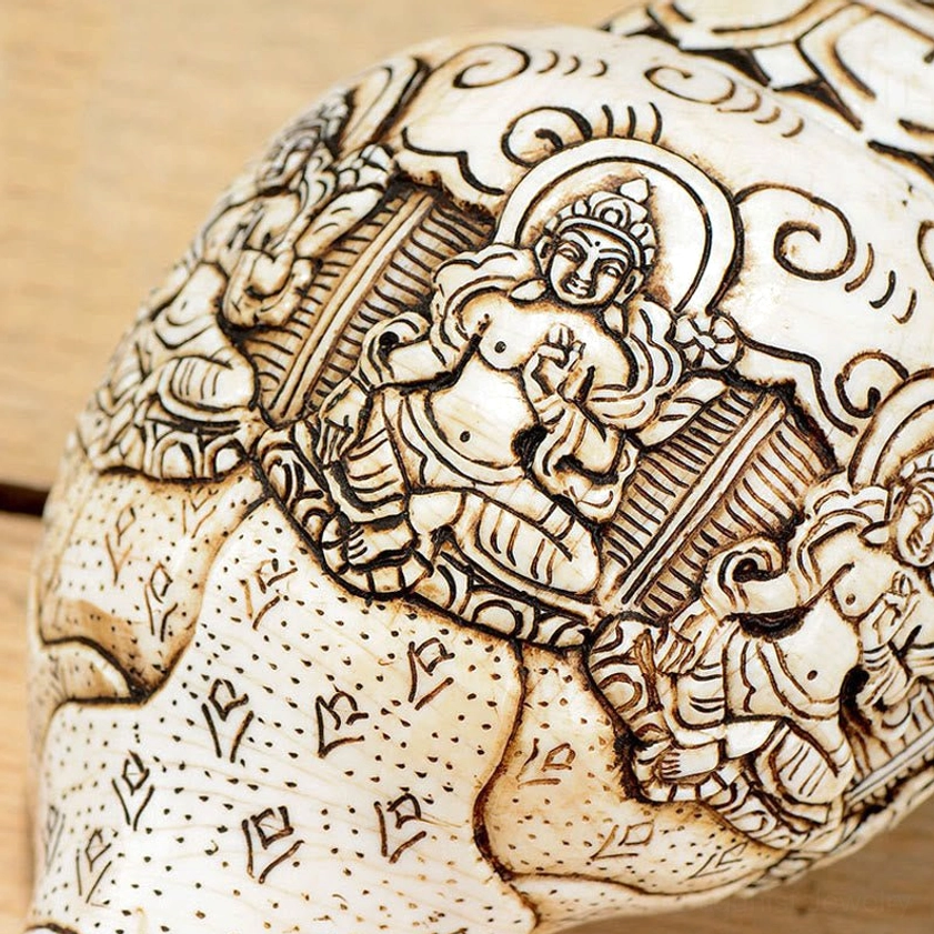 Vajrayogini Buddha Hand-Carved Tibetan Buddhist Conch Shell with Transformation Deity Imagery