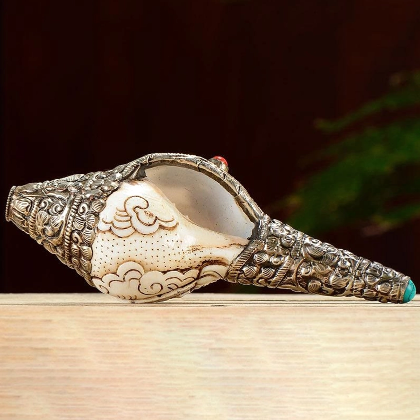White Tara shankha conch decoration for protection and long life blessings