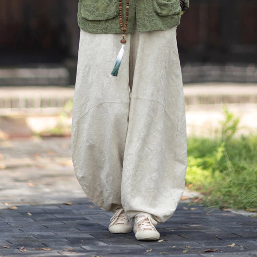 Women wearing complete zen meditation set with beige and green jacquard pieces