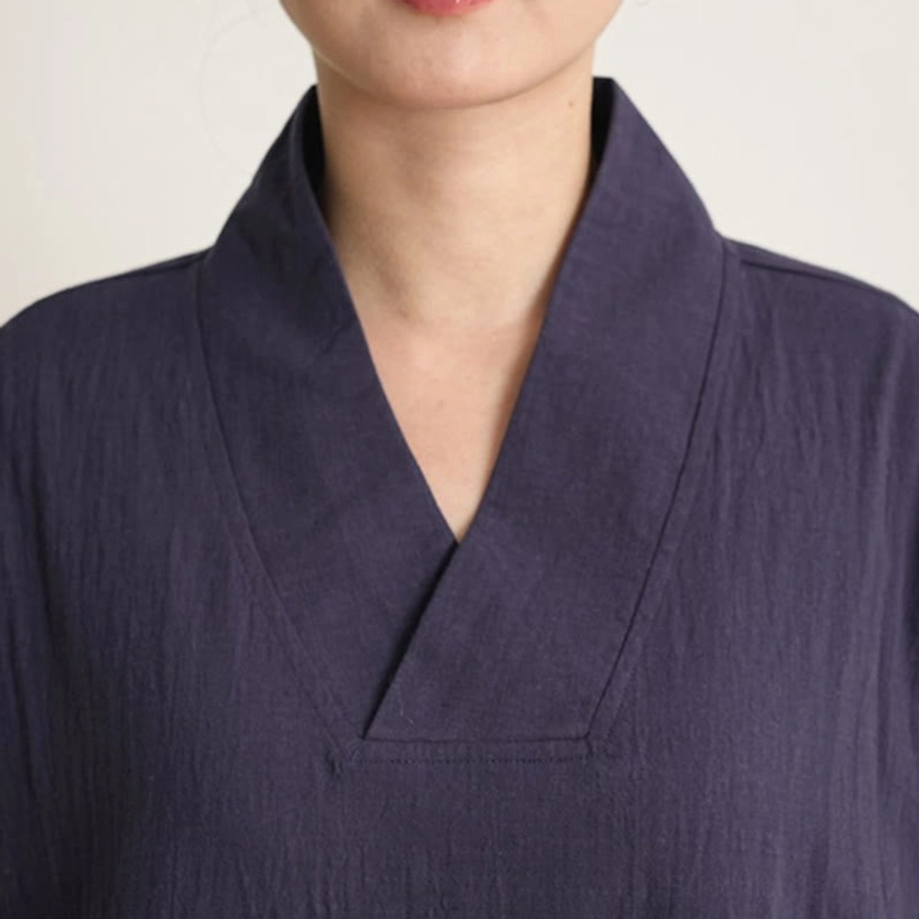 Navy blue women's tai chi meditation clothing with three-quarter sleeves detail view