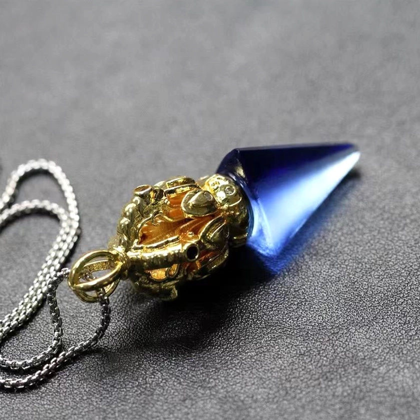 Yellow liuli crystal Dorje Vajra pendant - flat side profile showing Buddhist sacred geometry