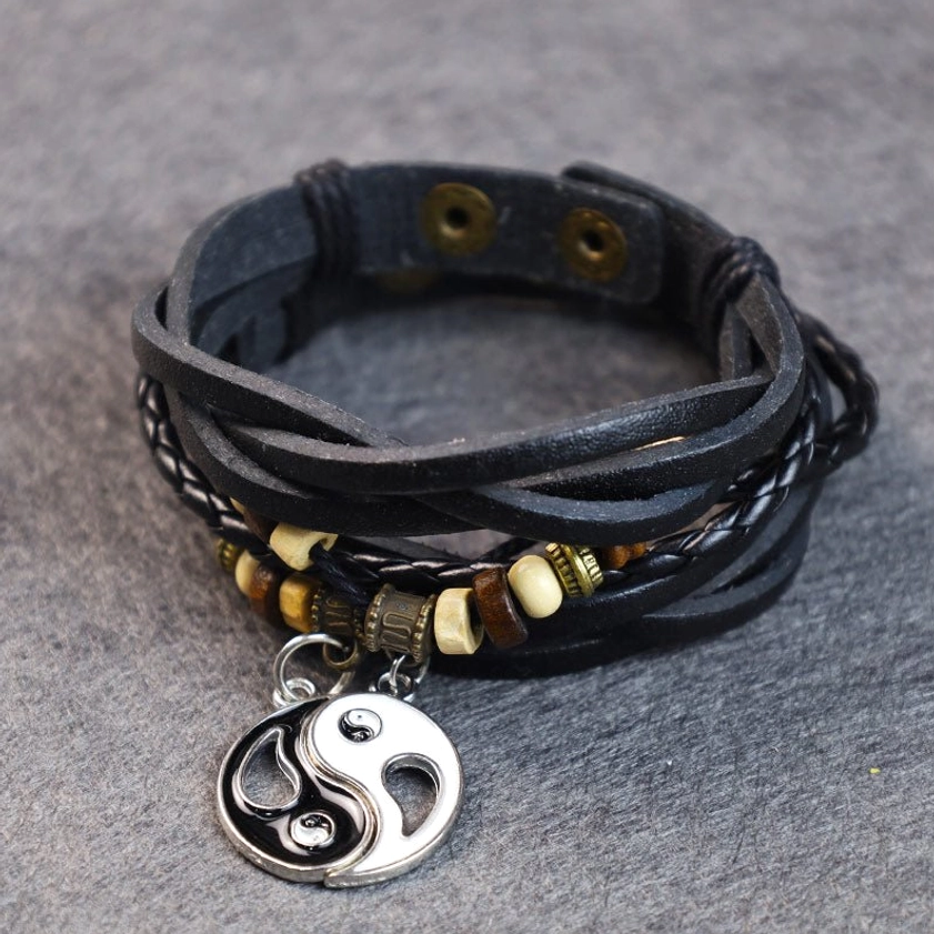 Yin yang bracelet size specification showing 22cm total length measurement on 2-layer cowhide with size markers